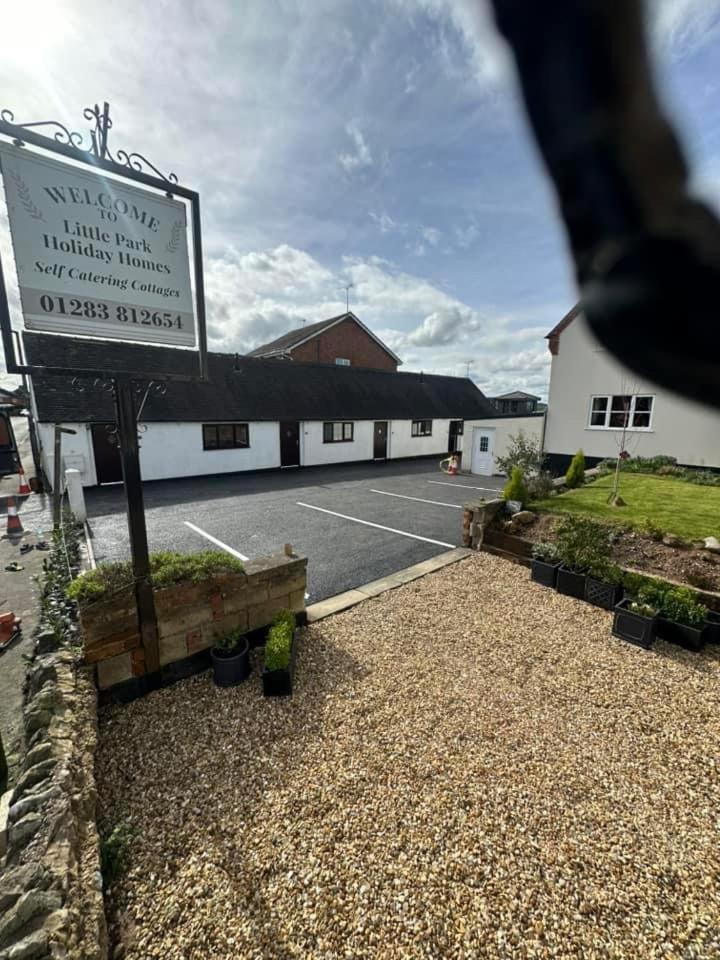 Little Park Holiday Homes Self Catering Cottages 1 & 2 Bedrooms Available Close To Tutbury Castle Eksteriør billede